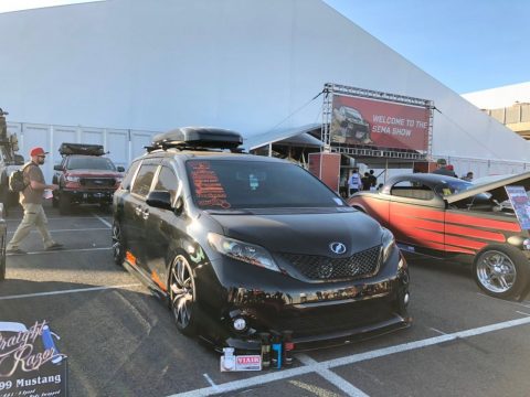 アメリカ　ラスベガス　SEMAショー　アメ車　逆車　タコマ　タンドラ　シエナ　４ランナー　LINE-X (10)
